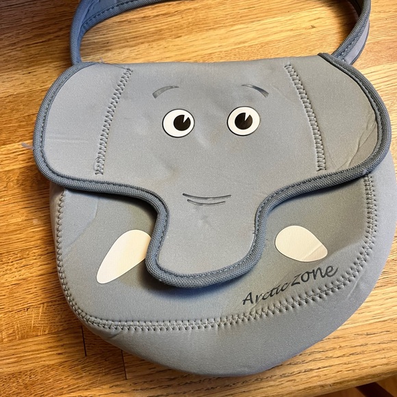 Elephant insulated lunch bag. Snap in lining. matching ice pack - Picture 2 of 16